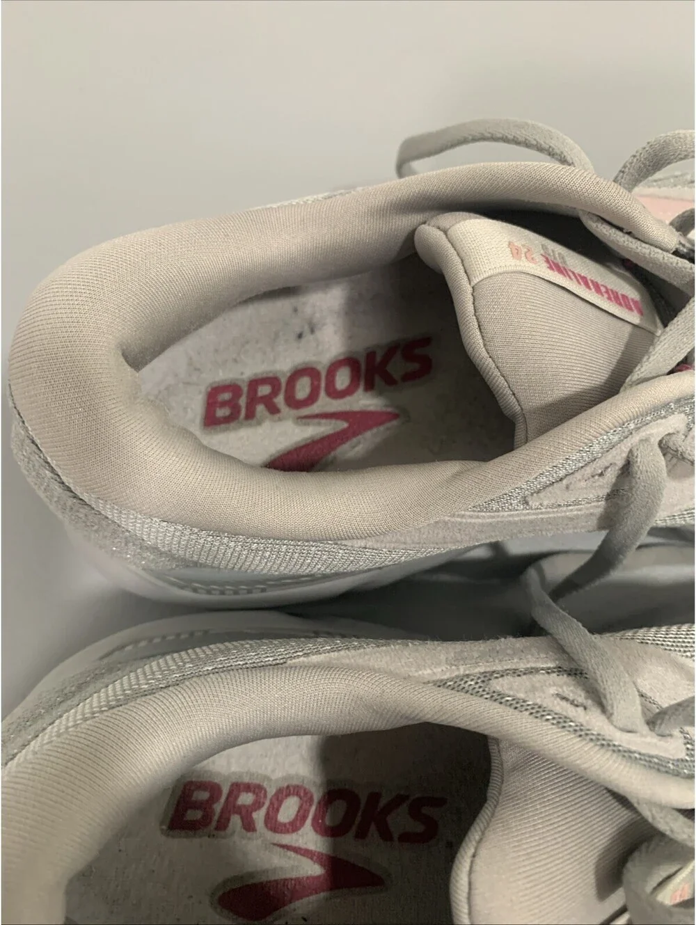 Brooks Women's Gray Light Pink Adrenaline GTS 24 Running Sneakers SIZE 8.5